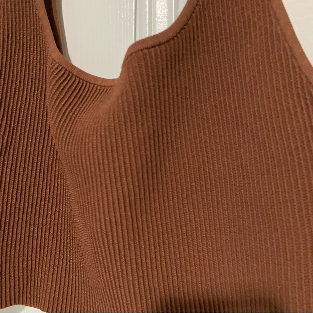 Aritzia | Babaton Sculpt Knit Squareneck Cropped Tank. Large Brown. - Picture 4 of 9